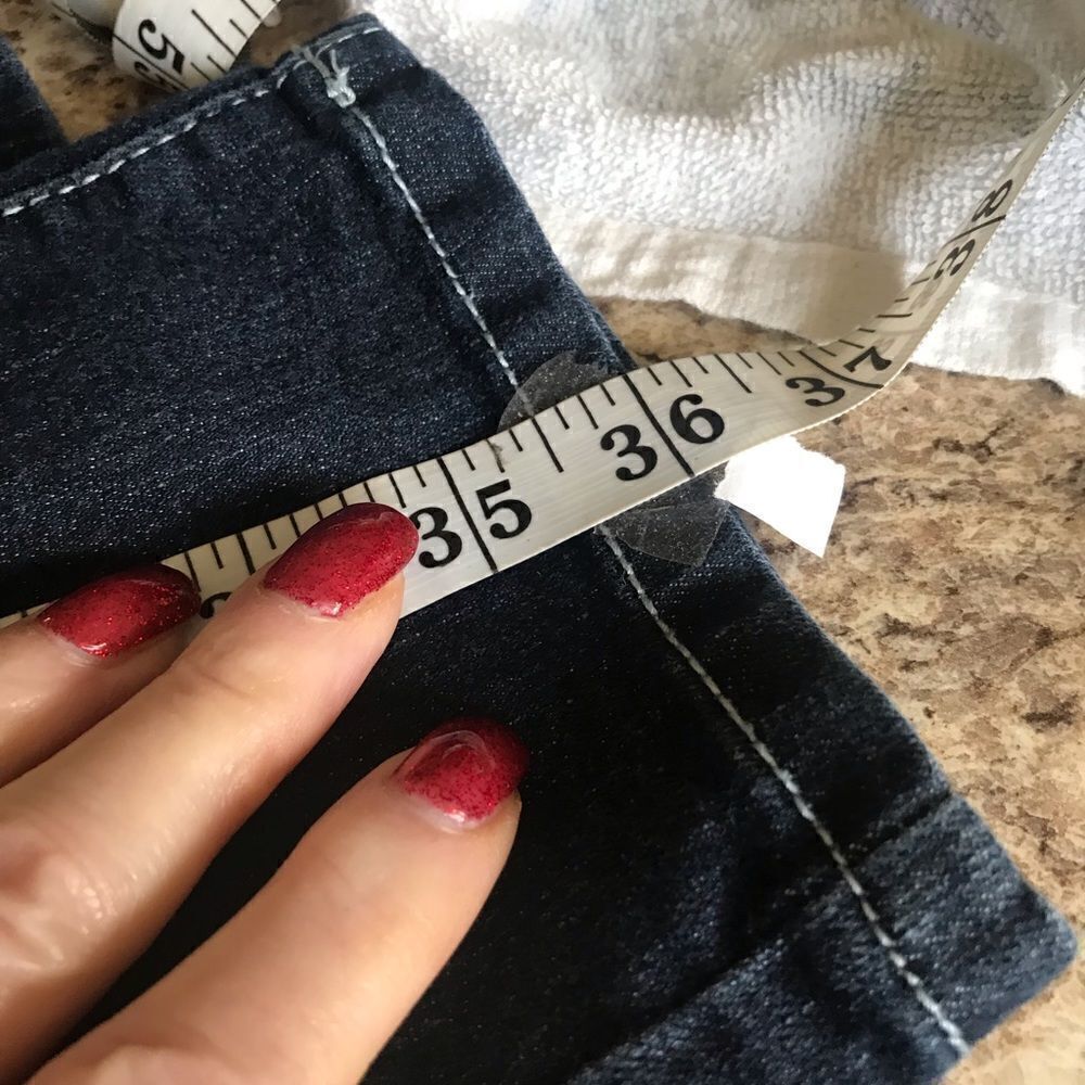 Women’s women’s blue jeans dark wash size 12 x 30 designs on pockets - Picture 10 of 13